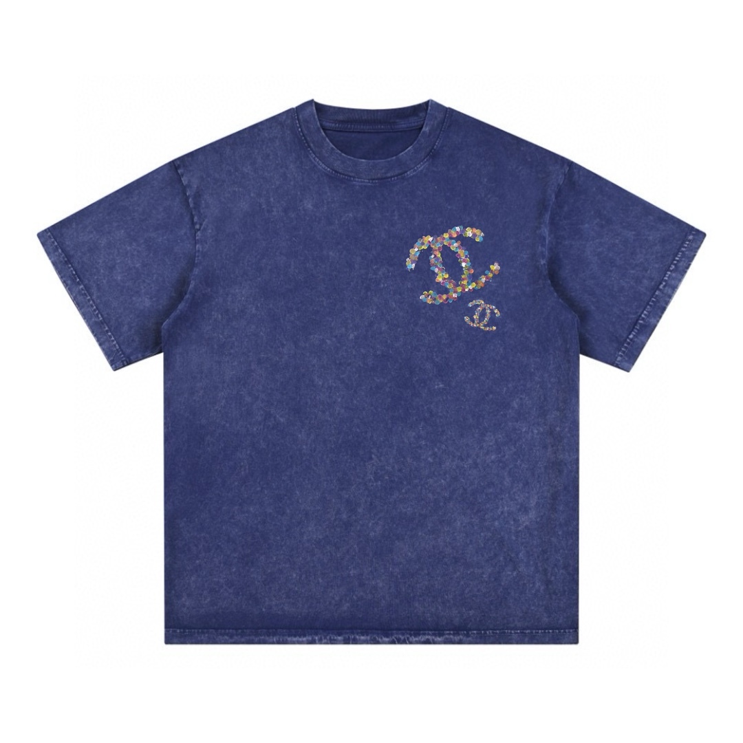 シャネル 2025年春夏コレクション グラフィックロゴ入り半袖Tシャツ。Kangliデジタルホワイトインクダイレクトプリント。