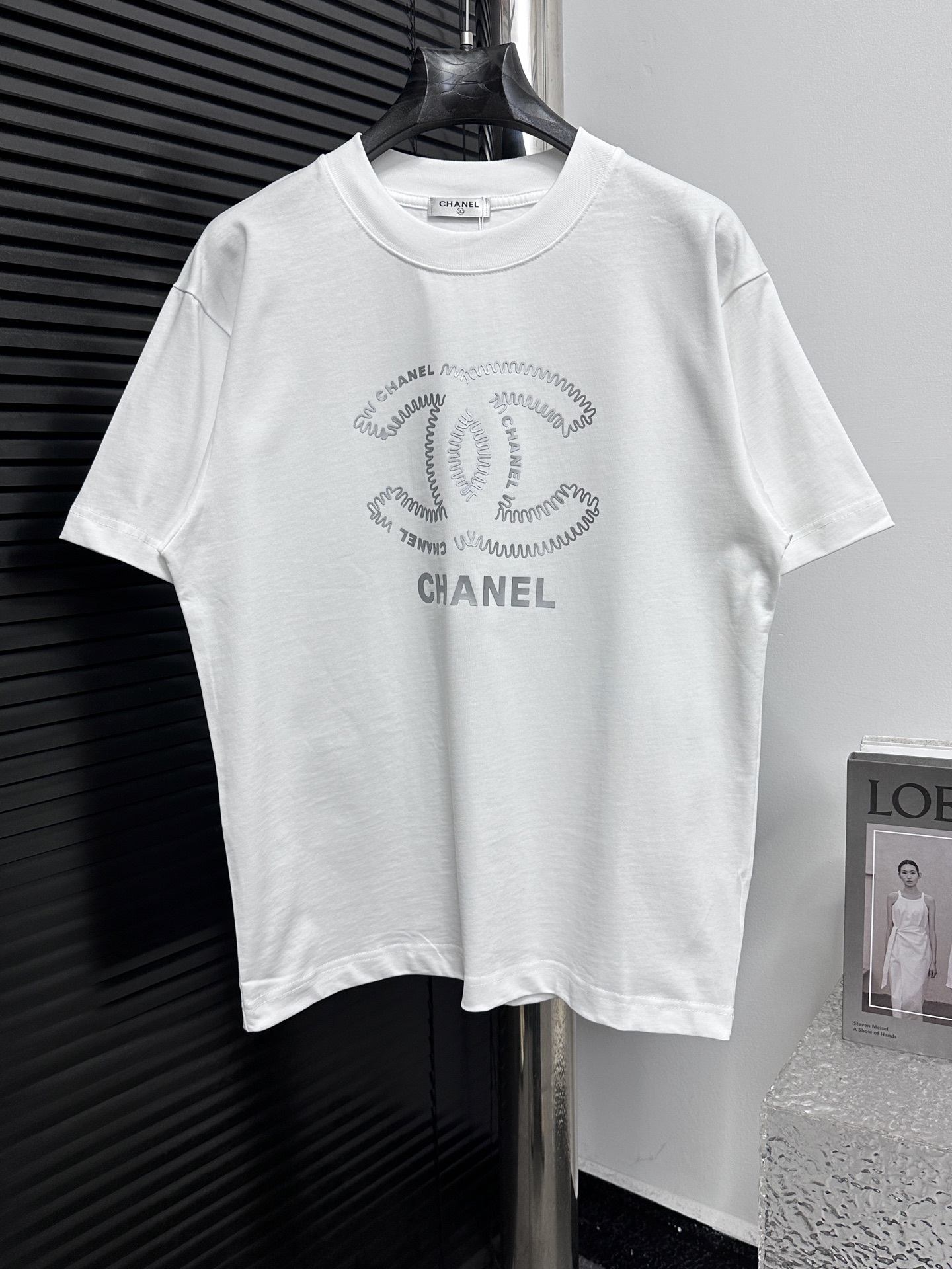 【シャネル】シャネル 2025 快適ロゴ カップル 半袖Tシャツ