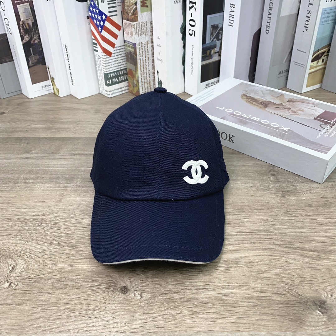 [シャネル] CHANEL クラシックスタイル サイドラベル スモールラベル シンプル ベースボールキャップ ソフトトップ ダックビルキャップ 男女兼用 カジュアル アウトドア サンハット フェイスショー 小型 多用途帽子