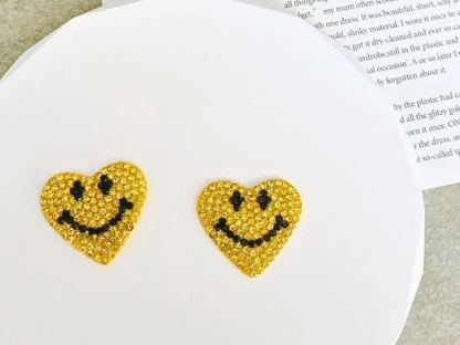 ラインストーン付き　ニコニコハート