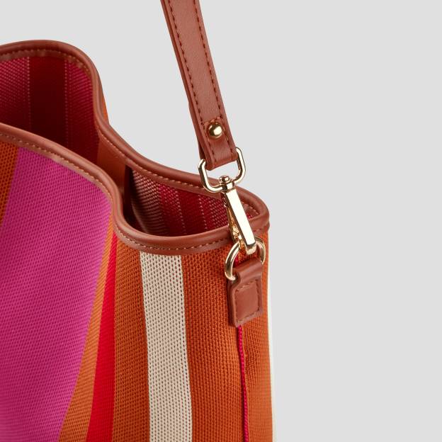  Bucket bag