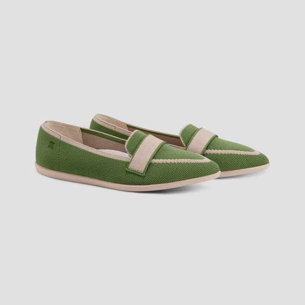 Pointed-Toe Flats(Cecil)
