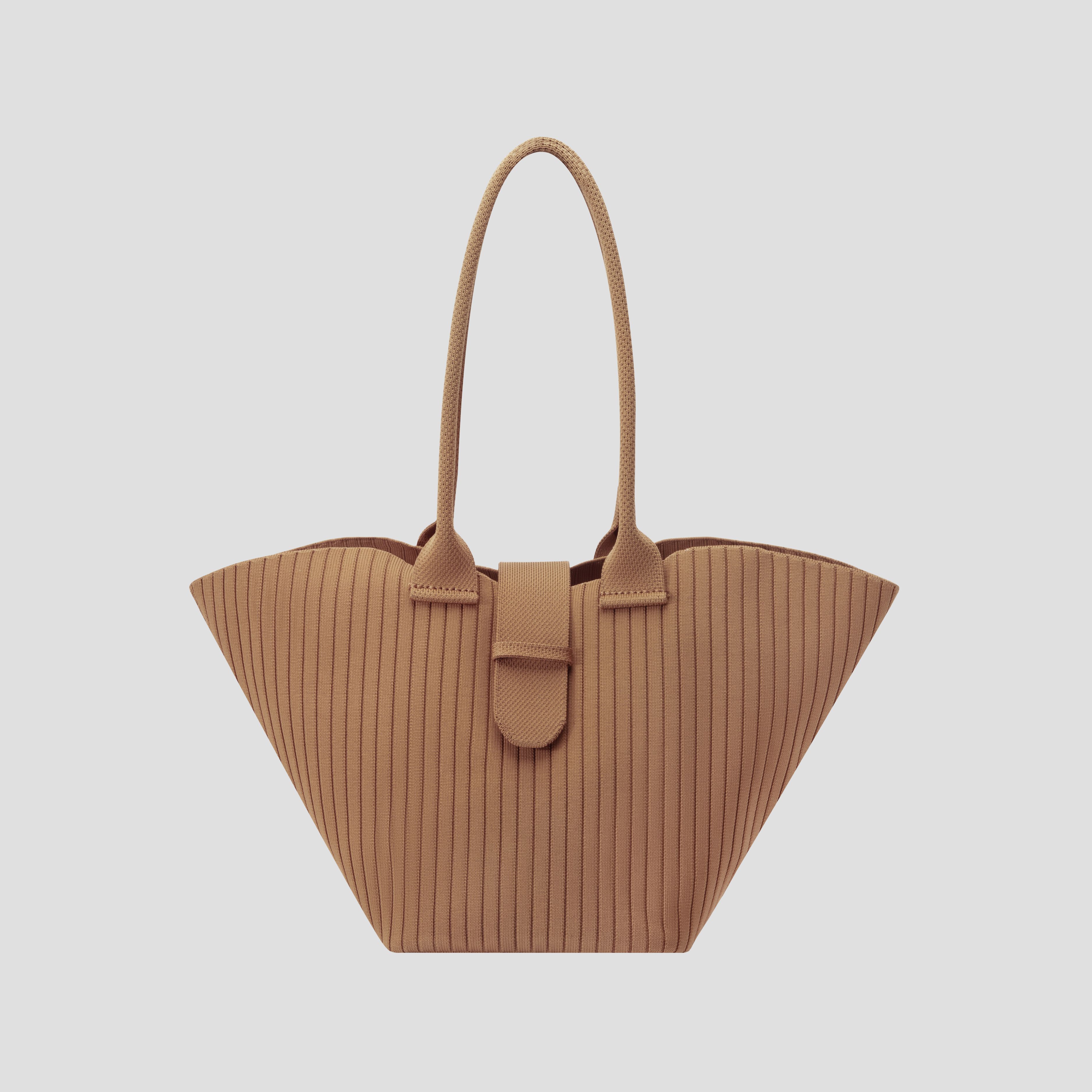 Dumpling-shaped bag