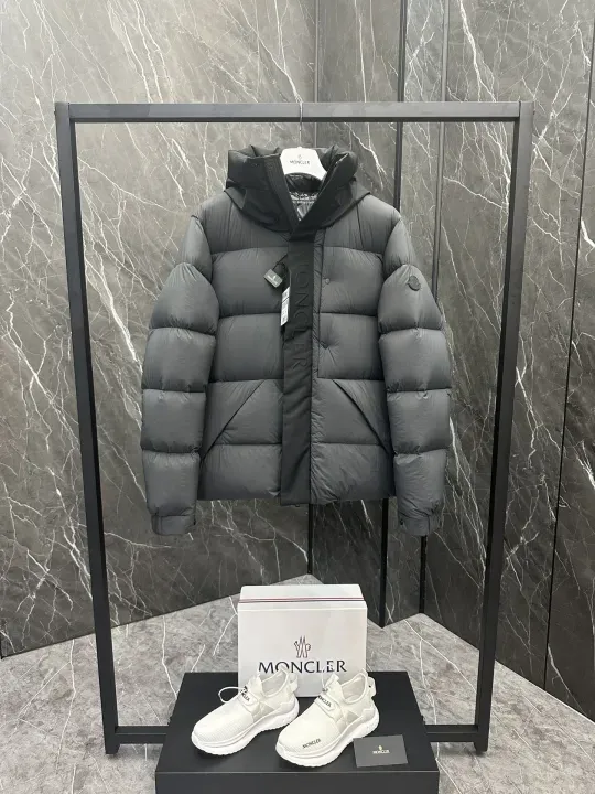 【公式認定ストア】MONCLER Madeira モンクレール 定番ダウンコート 限定発売中！多くの著名人やセレブに愛用されています! 爆買い！即完売必至