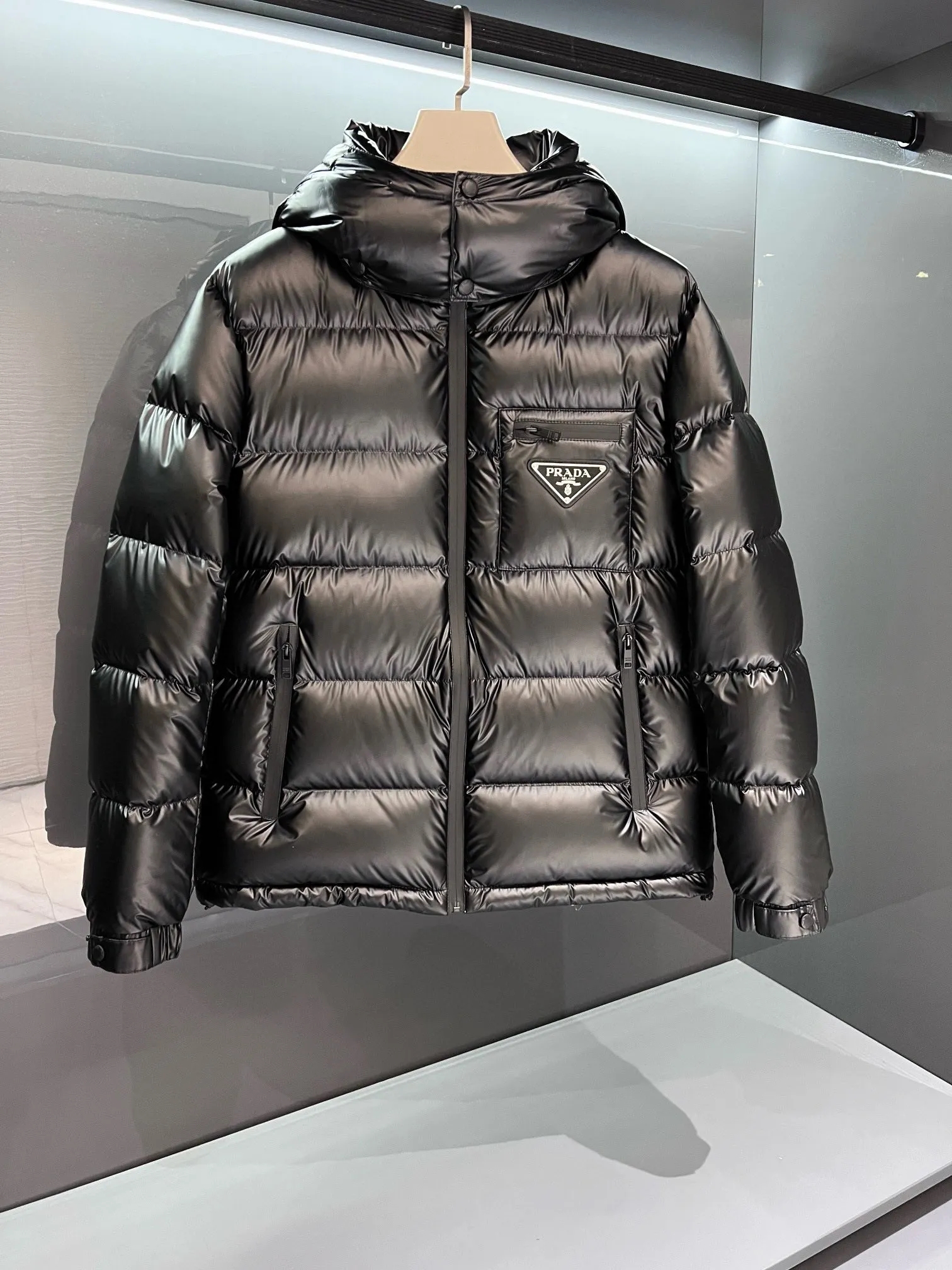 PRADAプラダ 冬のダウンジャケット 旬の新作 ユニセックスMONCLER