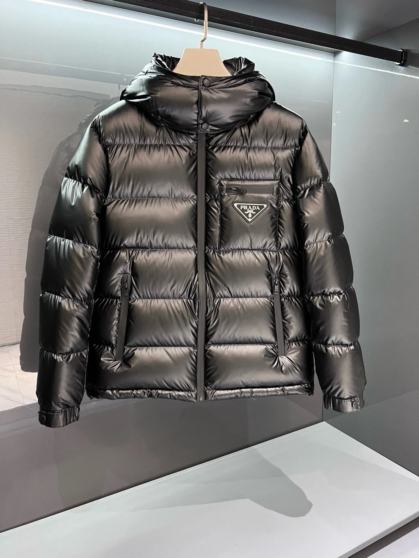 PRADAプラダ 冬のダウンジャケット 旬の新作 ユニセックスMONCLER