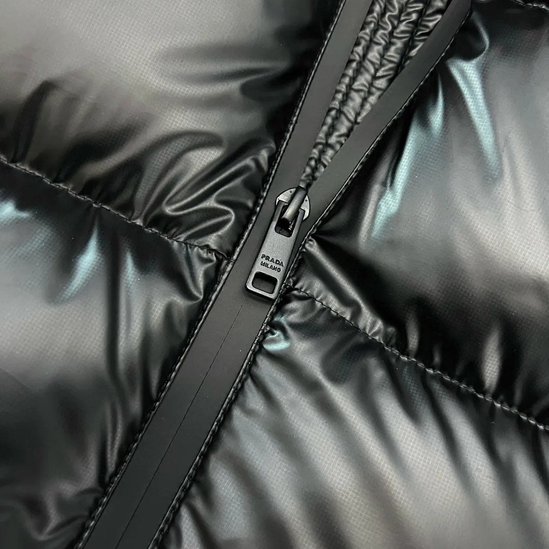 PRADAプラダ 冬のダウンジャケット 旬の新作 ユニセックスMONCLER