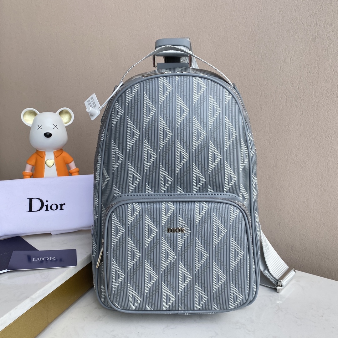 ディオー ミニ Rider シングルショルダーバッグ：ダブルショルダーバックパックのデザインを受け継ぎ、ブラックキャンバスに CD Diamond 柄を施し、背負い方は多様、タブレットも収納可能  