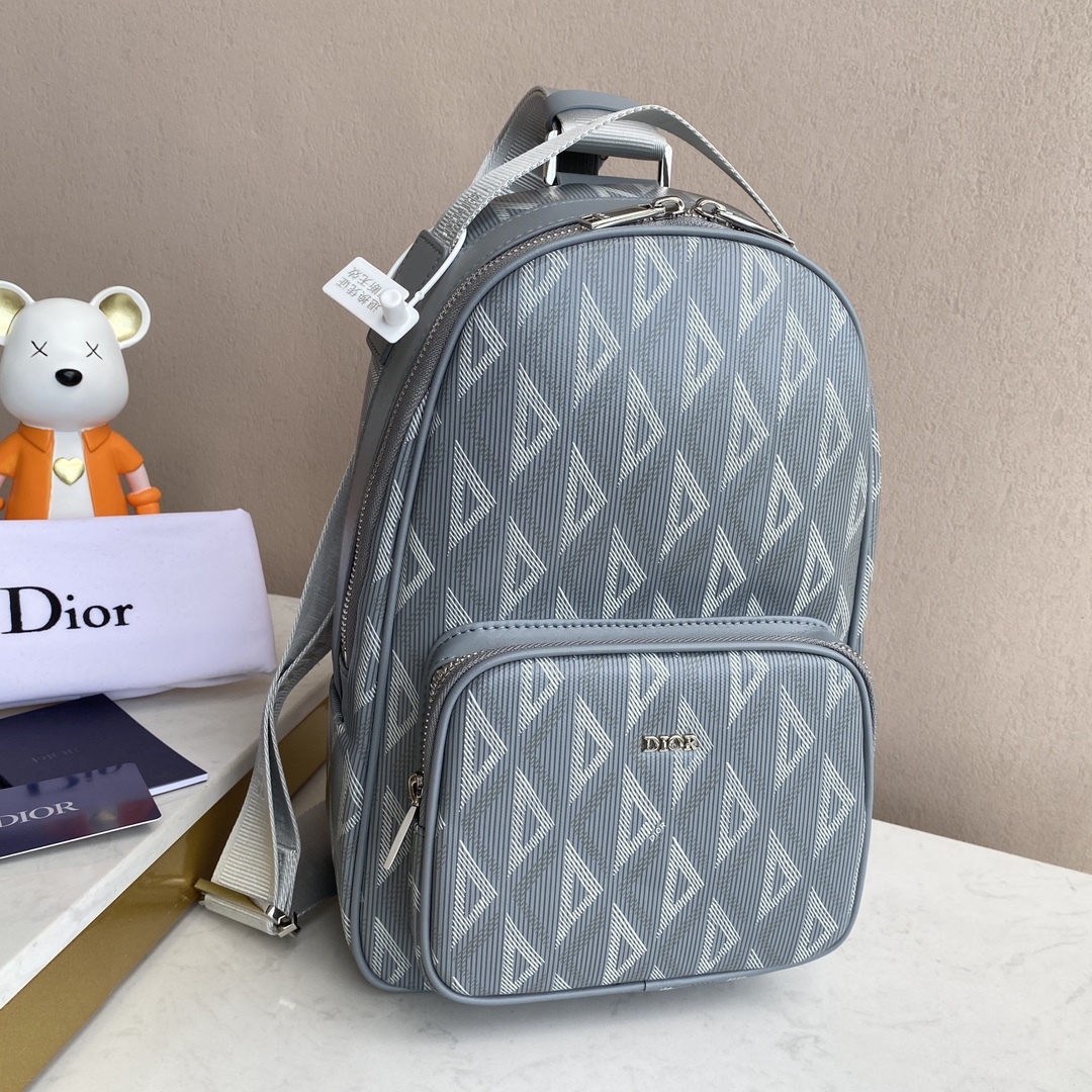 ディオー ミニ Rider シングルショルダーバッグ：ダブルショルダーバックパックのデザインを受け継ぎ、ブラックキャンバスに CD Diamond 柄を施し、背負い方は多様、タブレットも収納可能  