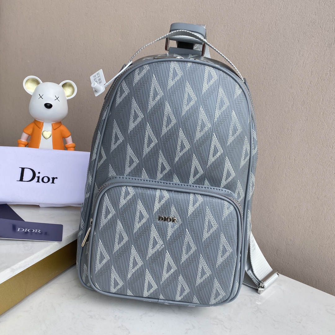 ディオー ミニ Rider シングルショルダーバッグ：ダブルショルダーバックパックのデザインを受け継ぎ、ブラックキャンバスに CD Diamond 柄を施し、背負い方は多様、タブレットも収納可能  