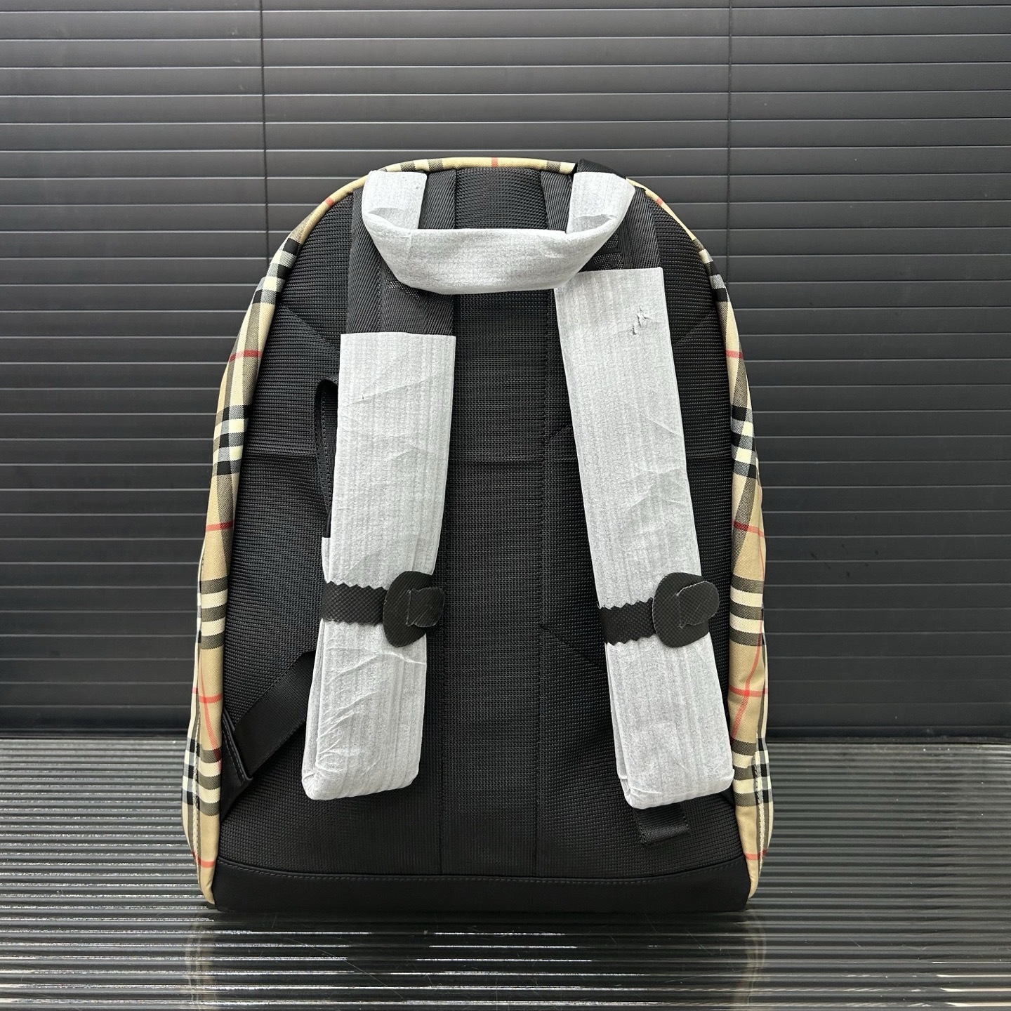 P260 Burberry バーバリー Vintage の格子模様とストライプのキャンバスダブルショルダーバッグ。