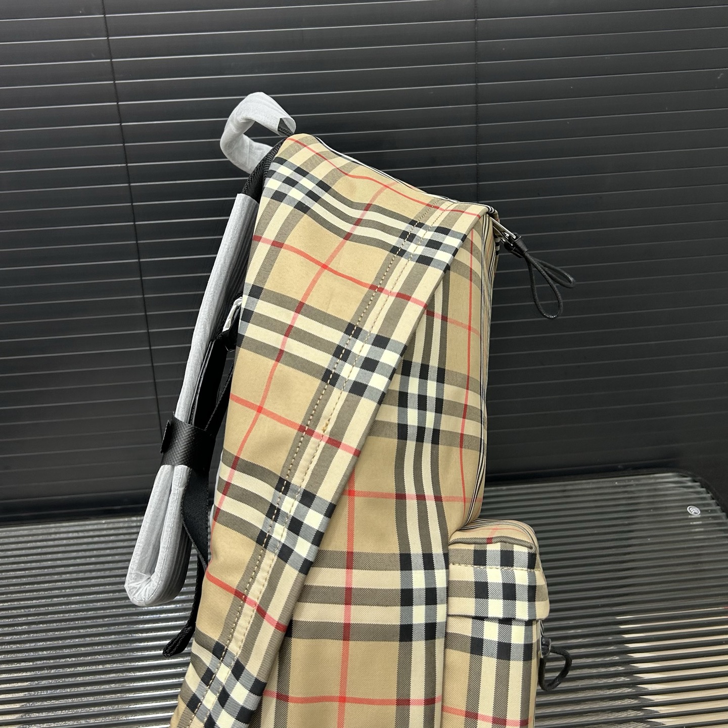 P260 Burberry バーバリー Vintage の格子模様とストライプのキャンバスダブルショルダーバッグ。