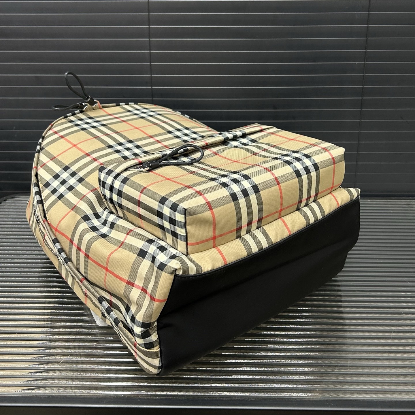 P260 Burberry バーバリー Vintage の格子模様とストライプのキャンバスダブルショルダーバッグ。