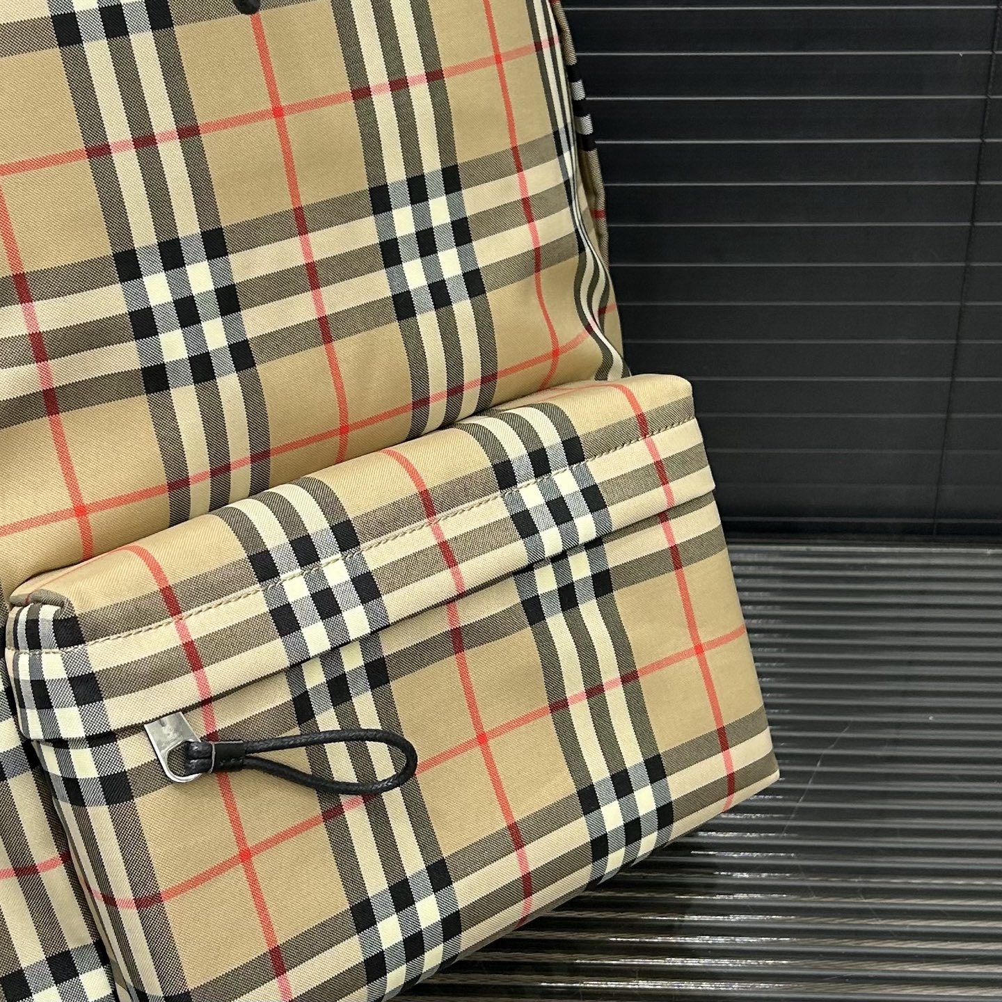 P260 Burberry バーバリー Vintage の格子模様とストライプのキャンバスダブルショルダーバッグ。