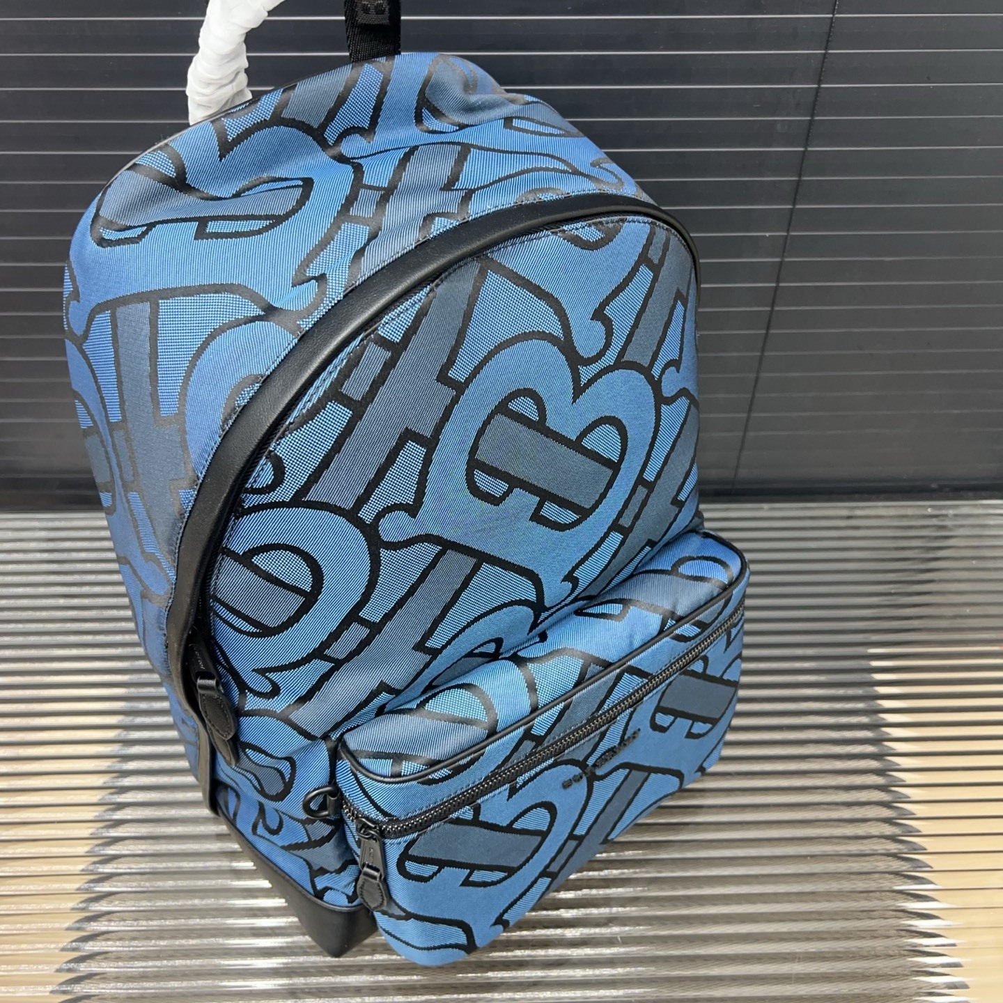 P300 Burberry バーバリー 専属のアイデンティティ柄のジャガードキャンバス製のダブルショルダーバッグ。