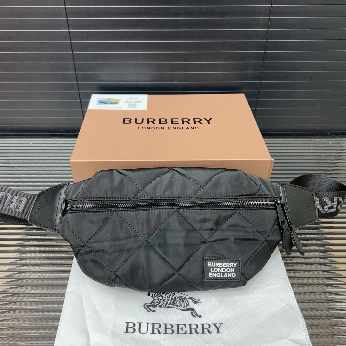 Burberry バーバリー Sonny のウエストポーチ兼シングルショルダーバッグ 🚹 男女兼用の斜め掛けバッグ（チェストバッグ）です。