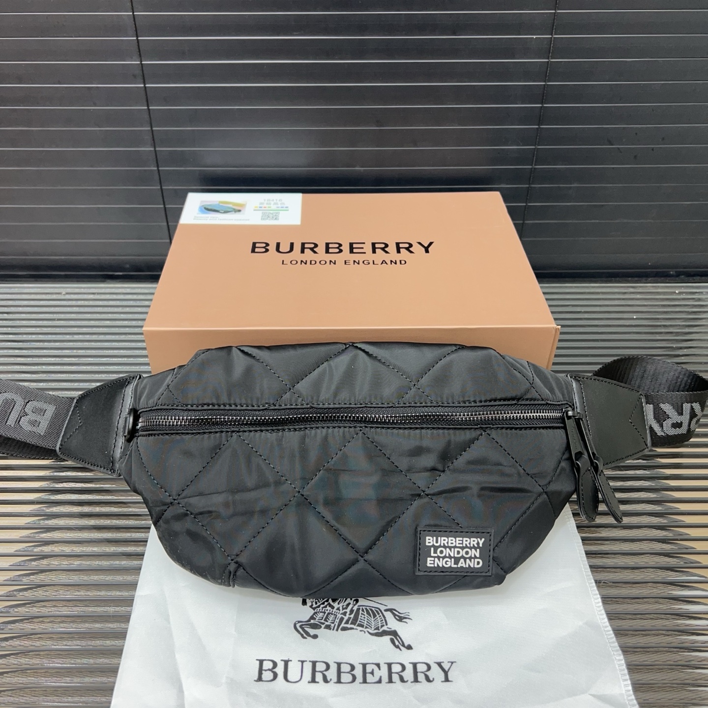 Burberry バーバリー Sonny のウエストポーチ兼シングルショルダーバッグ 🚹 男女兼用の斜め掛けバッグ（チェストバッグ）です。