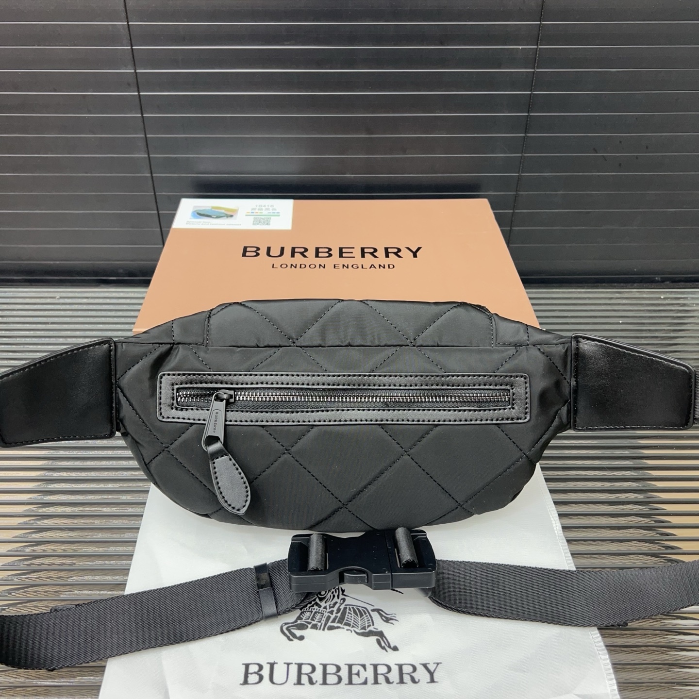 Burberry バーバリー Sonny のウエストポーチ兼シングルショルダーバッグ 🚹 男女兼用の斜め掛けバッグ（チェストバッグ）です。