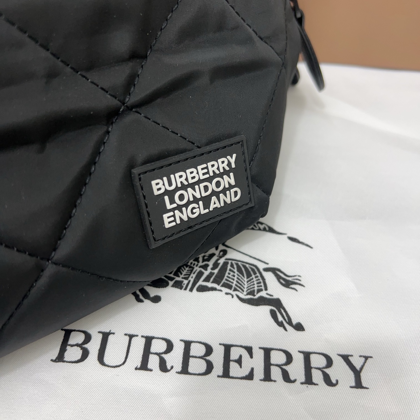 Burberry バーバリー Sonny のウエストポーチ兼シングルショルダーバッグ 🚹 男女兼用の斜め掛けバッグ（チェストバッグ）です。