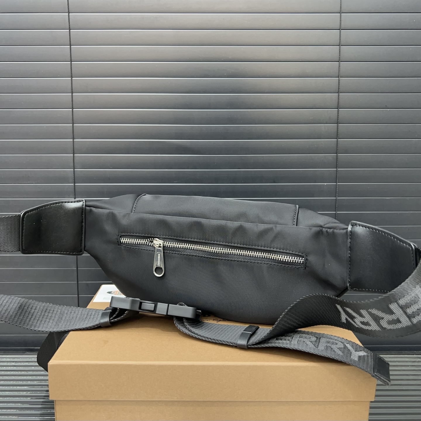 Burberry バーバリー Sonny のウエストバッグ兼シングルショルダーバッグ