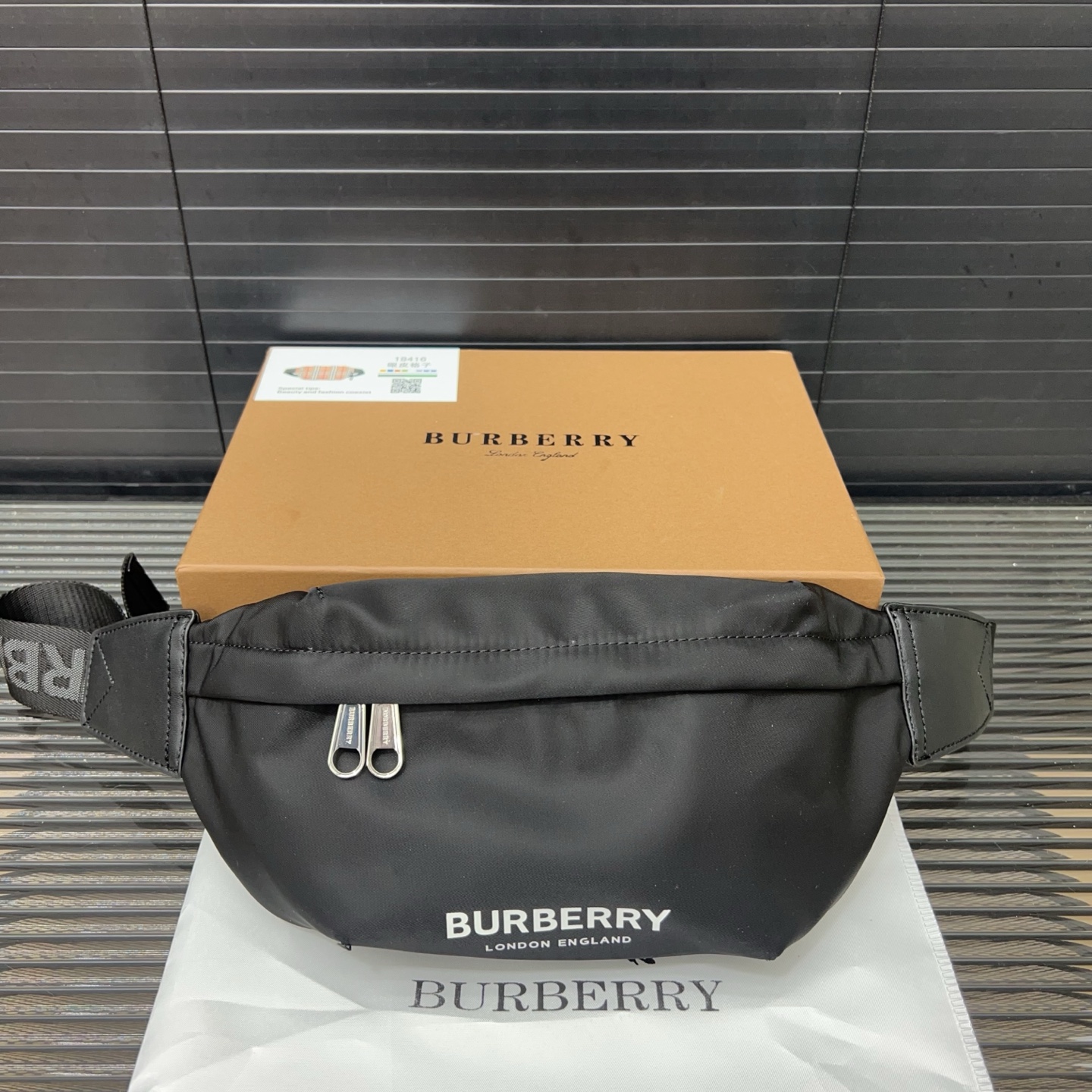 Burberry バーバリー Sonny のウエストバッグ兼シングルショルダーバッグ