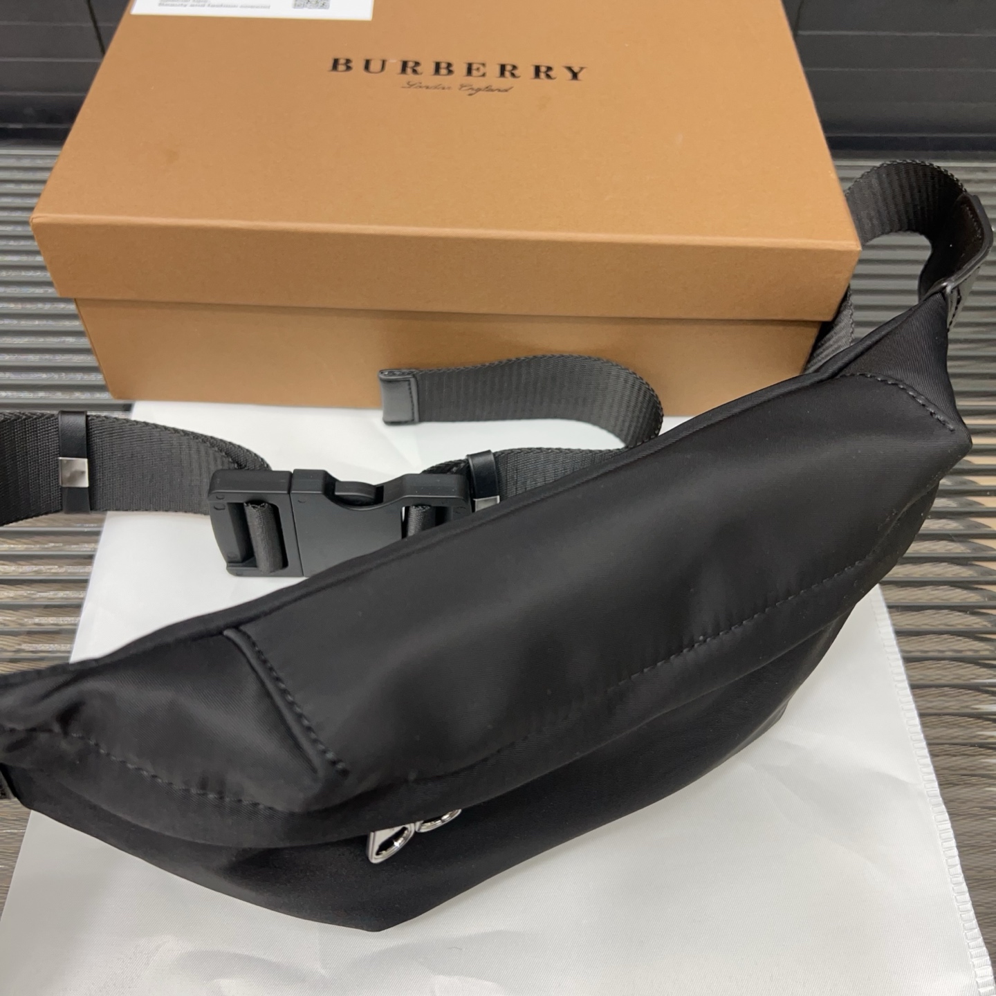 Burberry バーバリー Sonny のウエストバッグ兼シングルショルダーバッグ