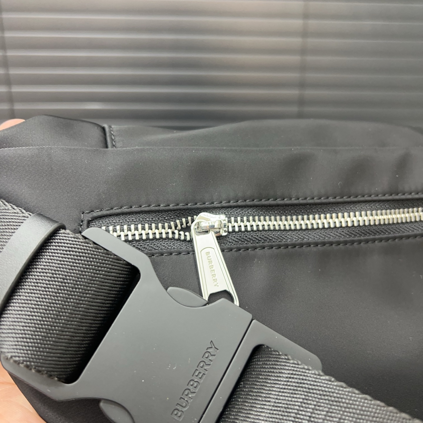 Burberry バーバリー Sonny のウエストバッグ兼シングルショルダーバッグ