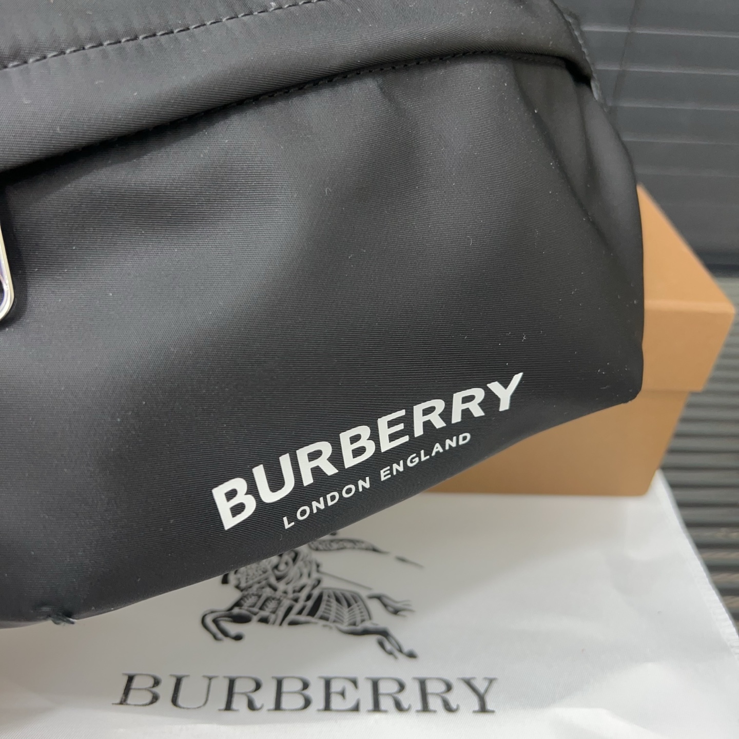 Burberry バーバリー Sonny のウエストバッグ兼シングルショルダーバッグ
