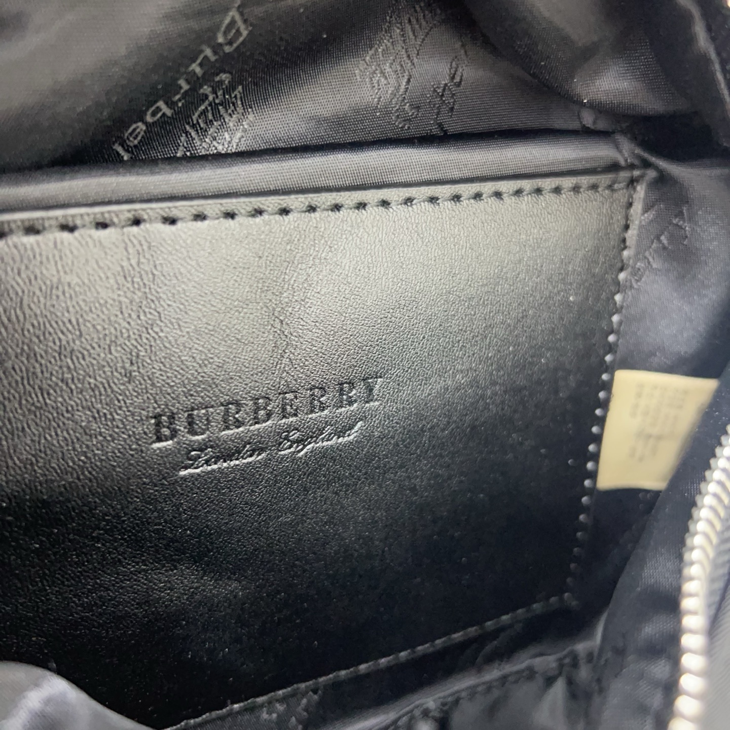 Burberry バーバリー 格子模様のウエストバッグ兼シングルショルダーバッグ。🚹男女兼用の斜め掛けバッグ（チェストバッグ）