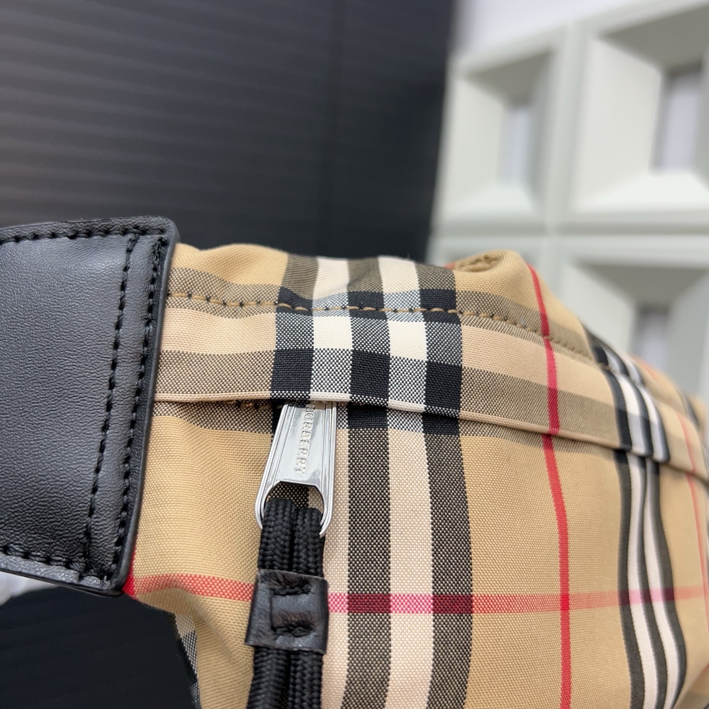 Burberry バーバリー 格子模様のウエストバッグ兼シングルショルダーバッグ。🚹男女兼用の斜め掛けバッグ（チェストバッグ）