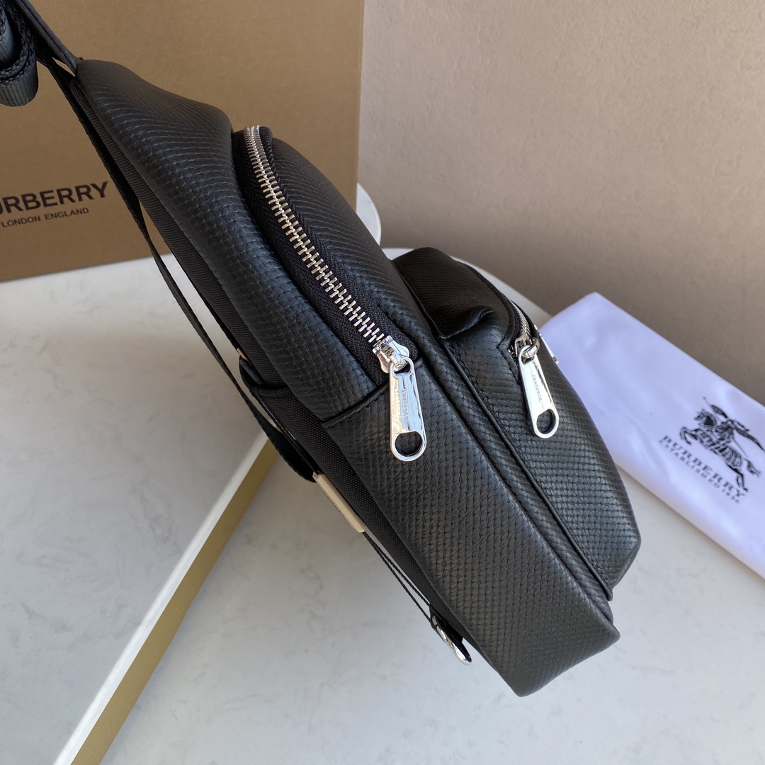 💴バーバリーの男性用チェストバッグ