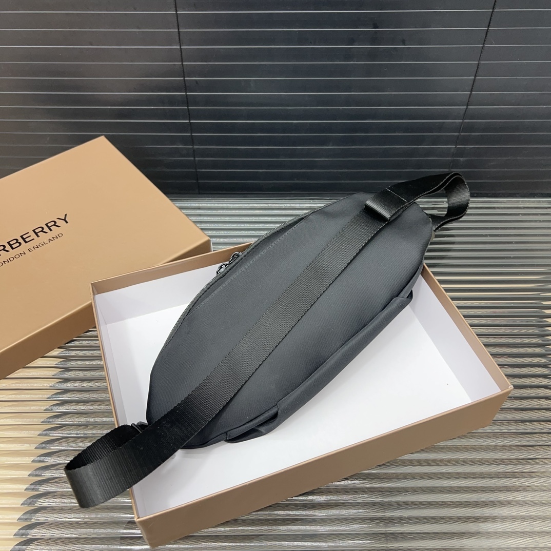 Burberry バーバリー ナイロン生地のウエストバッグ兼シングルショルダーバッグ。🚹男女兼用の斜め掛けバッグ（チェストバッグ）で、クラシックなロゴが元廠の技術と素材と相まっています。