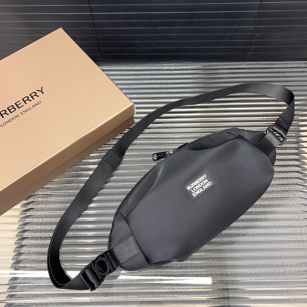 Burberry バーバリー ナイロン生地のウエストバッグ兼シングルショルダーバッグ。🚹男女兼用の斜め掛けバッグ（チェストバッグ）で、クラシックなロゴが元廠の技術と素材と相まっています。