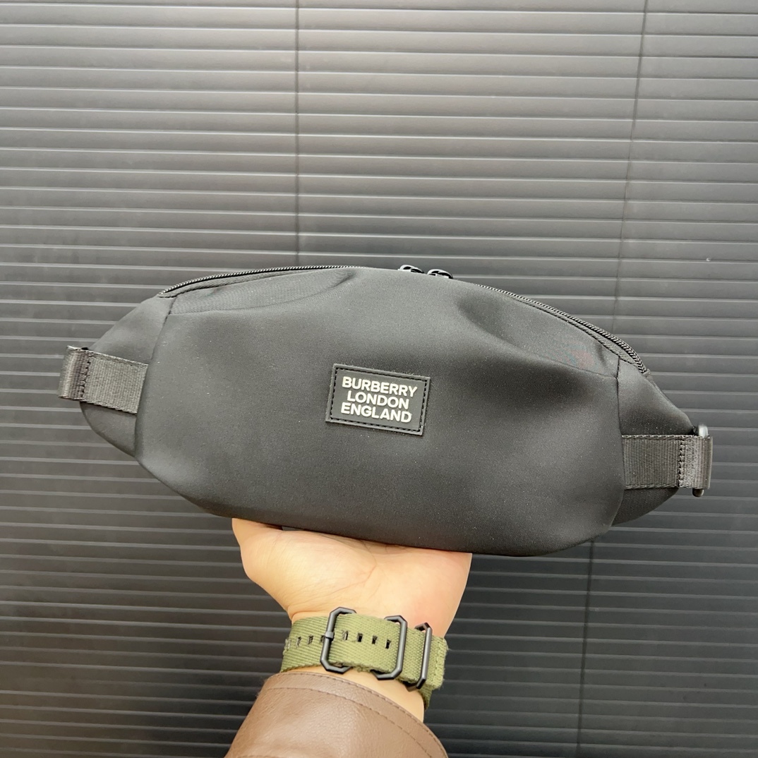 Burberry バーバリー ナイロン生地のウエストバッグ兼シングルショルダーバッグ。🚹男女兼用の斜め掛けバッグ（チェストバッグ）で、クラシックなロゴが元廠の技術と素材と相まっています。