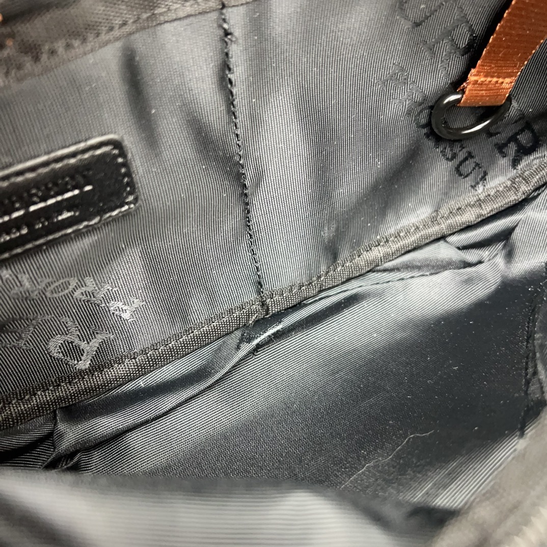 Burberry バーバリー ナイロン生地のウエストバッグ兼シングルショルダーバッグ。🚹男女兼用の斜め掛けバッグ（チェストバッグ）で、クラシックなロゴが元廠の技術と素材と相まっています。