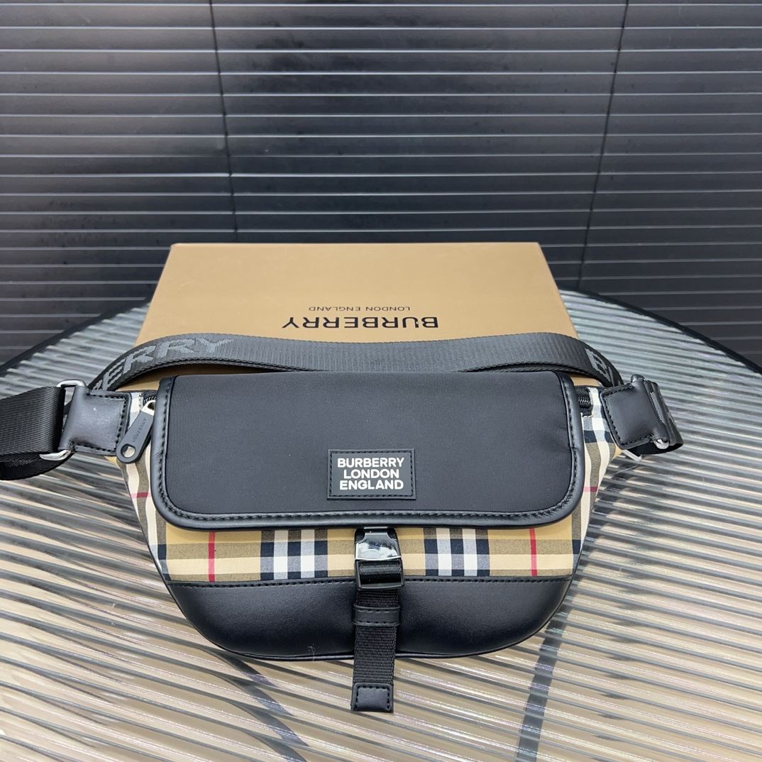 Burberry バーバリー チェック模様のウエストバッグ兼シングルショルダーバッグ。