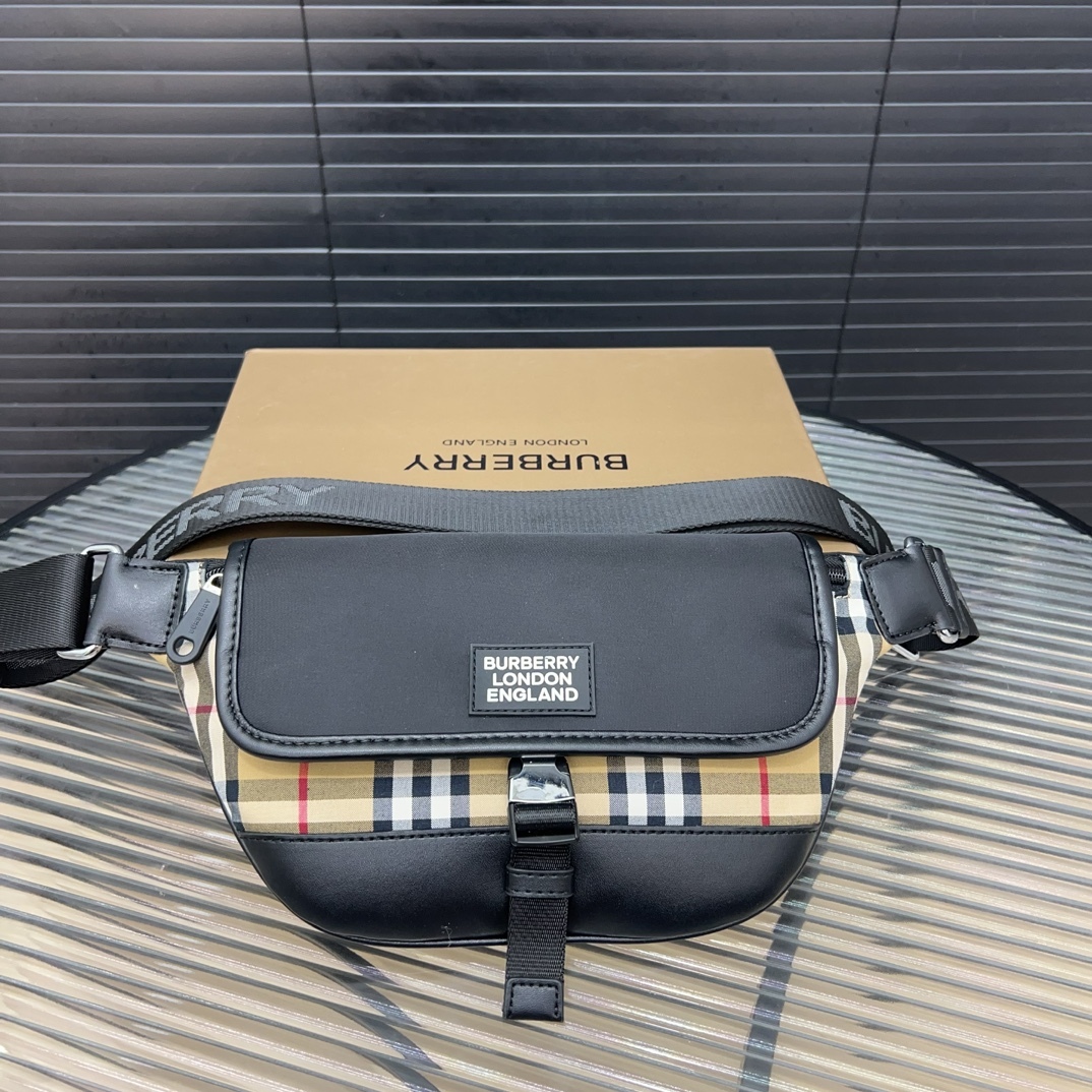 Burberry バーバリー チェック模様のウエストバッグ兼シングルショルダーバッグ。