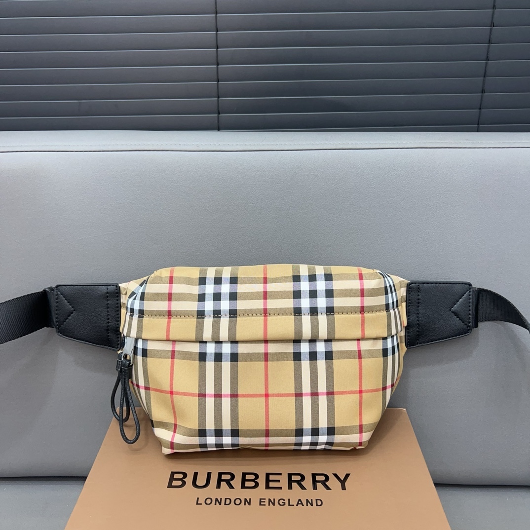 Burberry バーバリー チェック模様のウエストバッグ兼シングルショルダーバッグ。🚹男女兼用の斜め掛けバッグ（チェストバッグ）