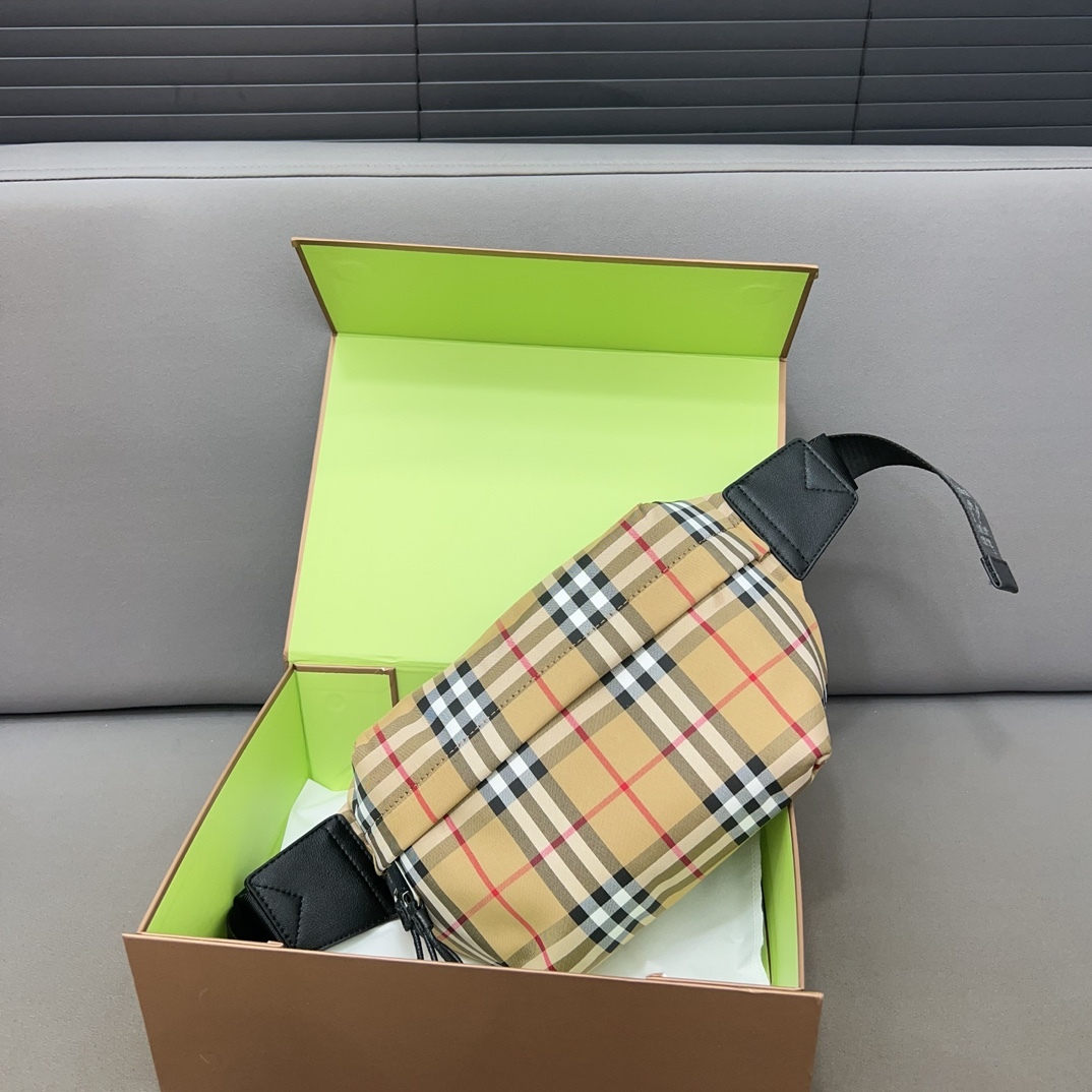 Burberry バーバリー チェック模様のウエストバッグ兼シングルショルダーバッグ。🚹男女兼用の斜め掛けバッグ（チェストバッグ）