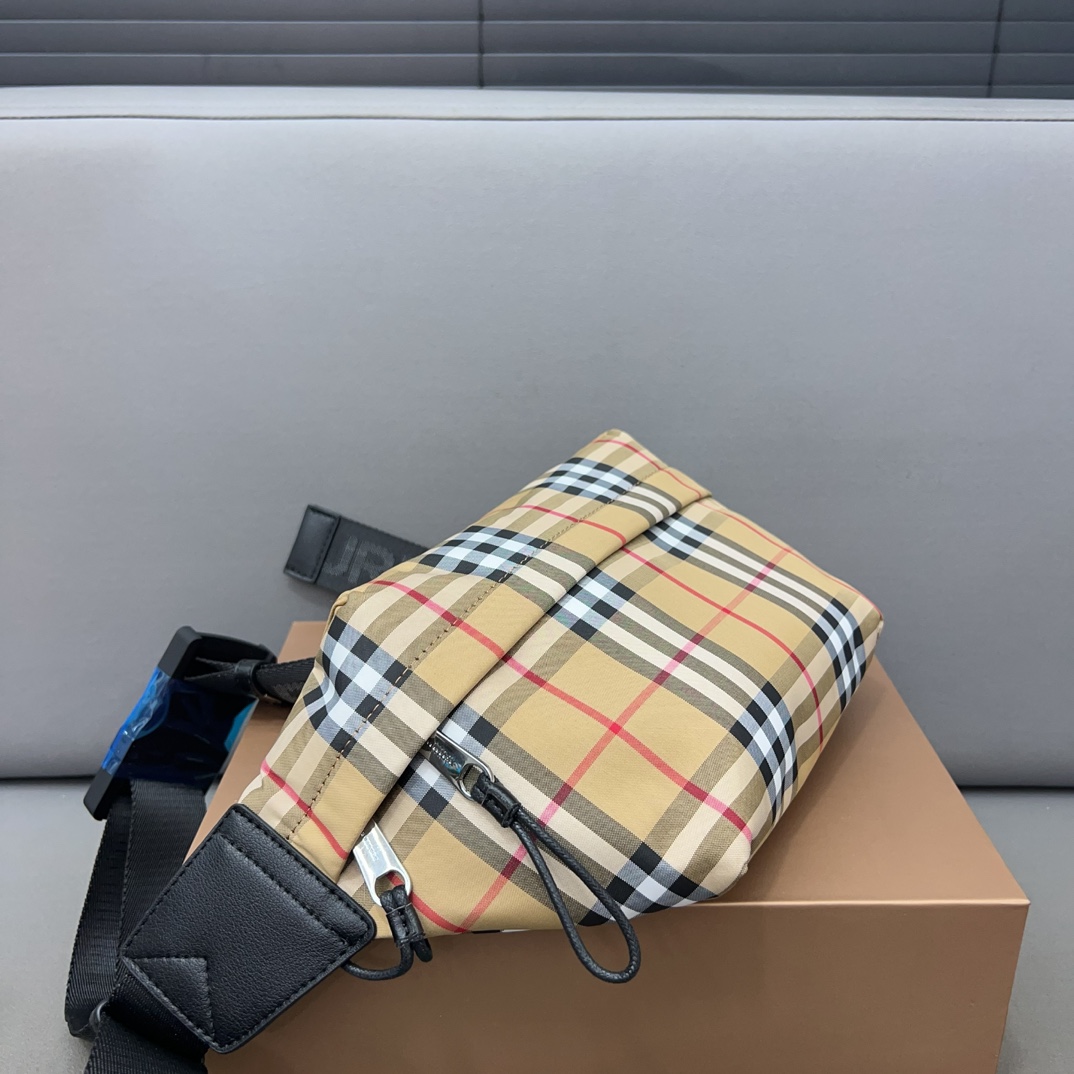 Burberry バーバリー チェック模様のウエストバッグ兼シングルショルダーバッグ。🚹男女兼用の斜め掛けバッグ（チェストバッグ）