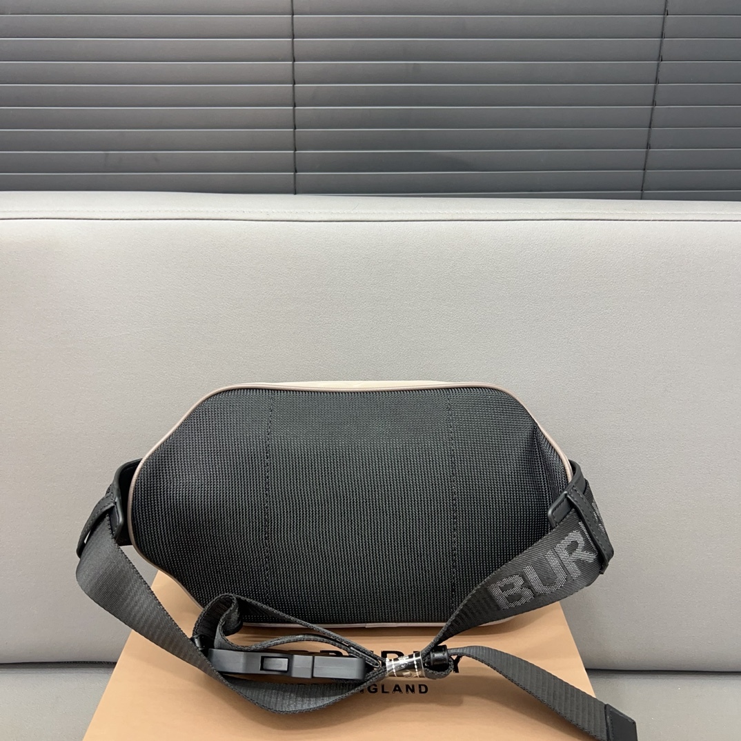 Burberry バーバリー アルファベット模様のウエストバッグ 📷 男女兼用のチェストバッグ、斜め掛けバッグです。