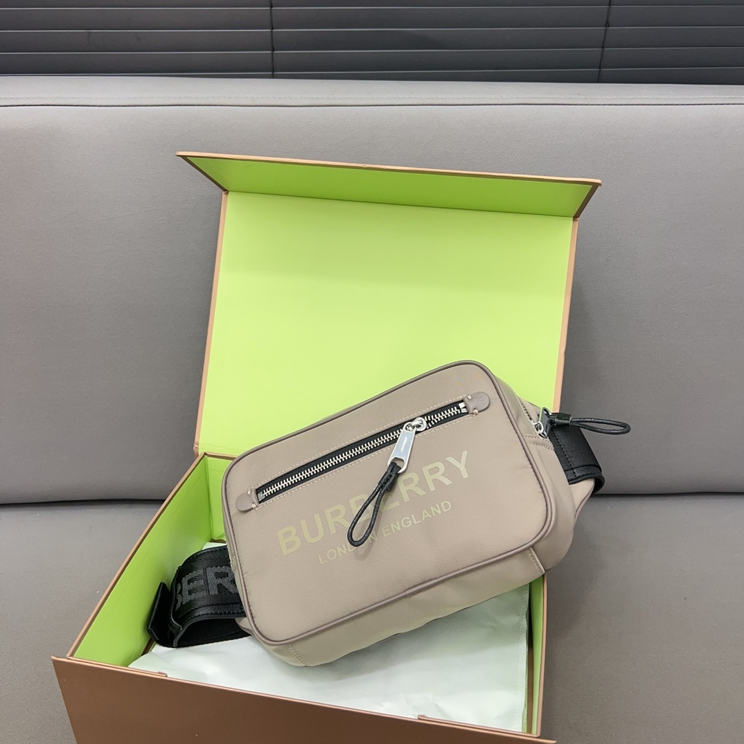 Burberry バーバリー アルファベット模様のウエストバッグ 📷 男女兼用のチェストバッグ、斜め掛けバッグです。