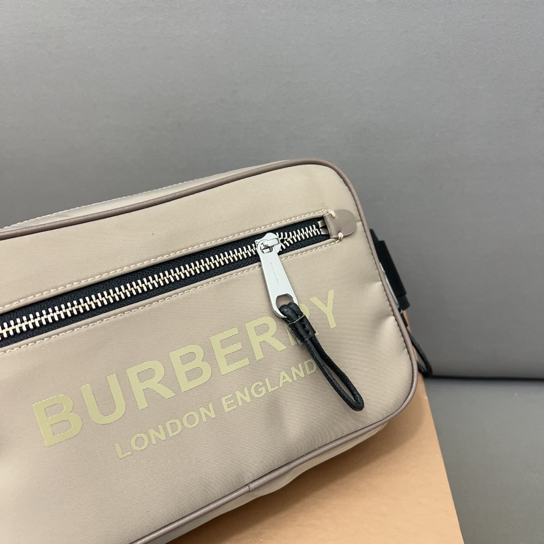 Burberry バーバリー アルファベット模様のウエストバッグ 📷 男女兼用のチェストバッグ、斜め掛けバッグです。