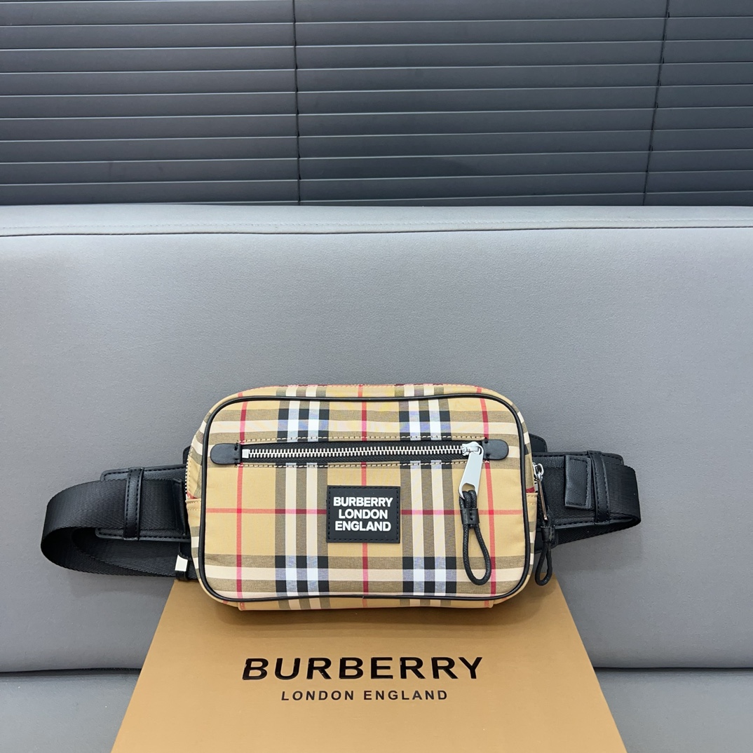 Burberry バーバリー Vintage のチェック模様のウエストバッグ。🚹男女兼用の斜め掛けバッグ、チェストバッグです。