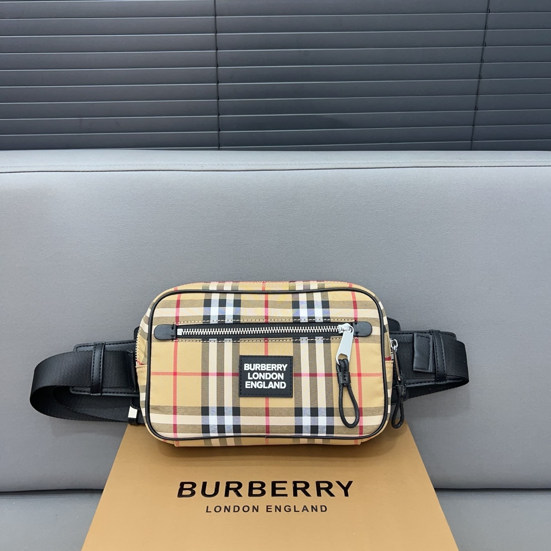 Burberry バーバリー Vintage のチェック模様のウエストバッグ。🚹男女兼用の斜め掛けバッグ、チェストバッグです。