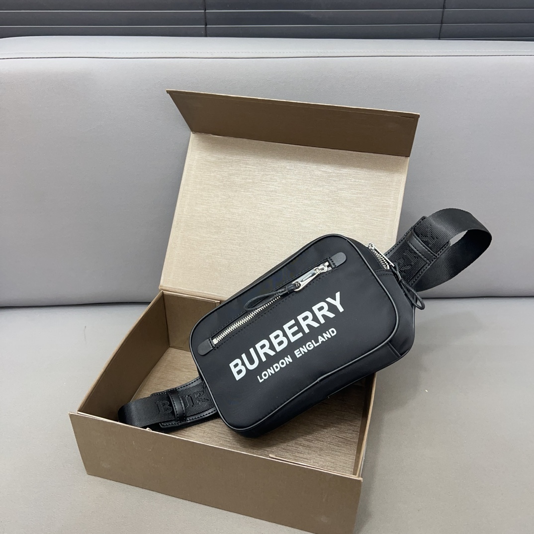 Burberry バーバリー アルファベット模様のウエストバッグ 📷 男女兼用のチェストバッグ、斜め掛けバッグです。