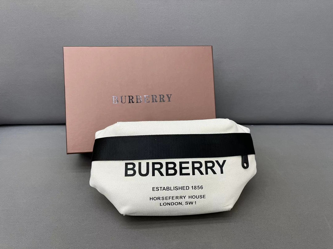 Burberry バーバリー アルファベット模様のキャンバス斜め掛けチェストバッグ、ストライプ模様のウエストバッグです。