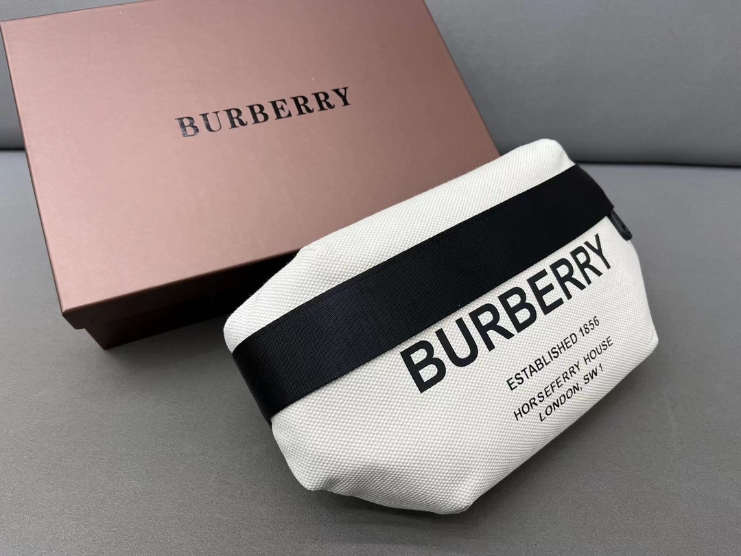 Burberry バーバリー アルファベット模様のキャンバス斜め掛けチェストバッグ、ストライプ模様のウエストバッグです。