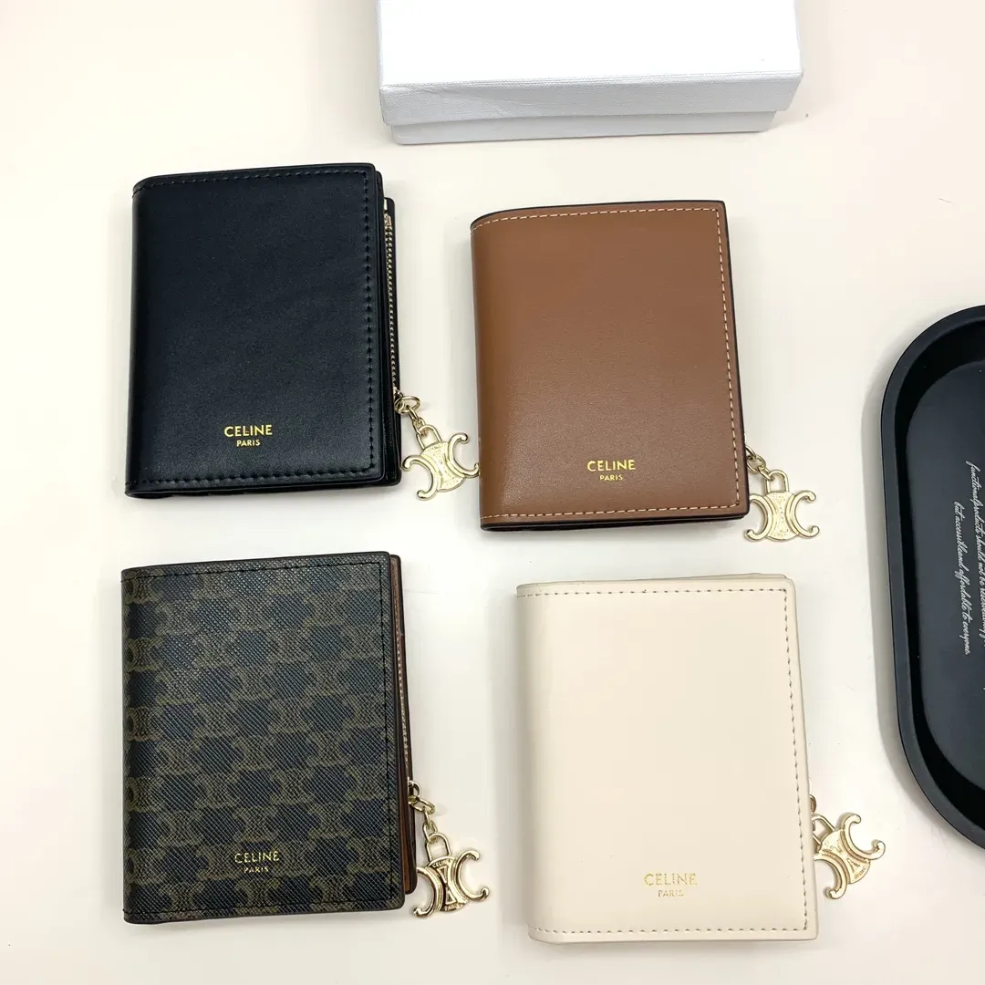 ギフトにも【CELINE】トリオンフ コンパクトウォレット