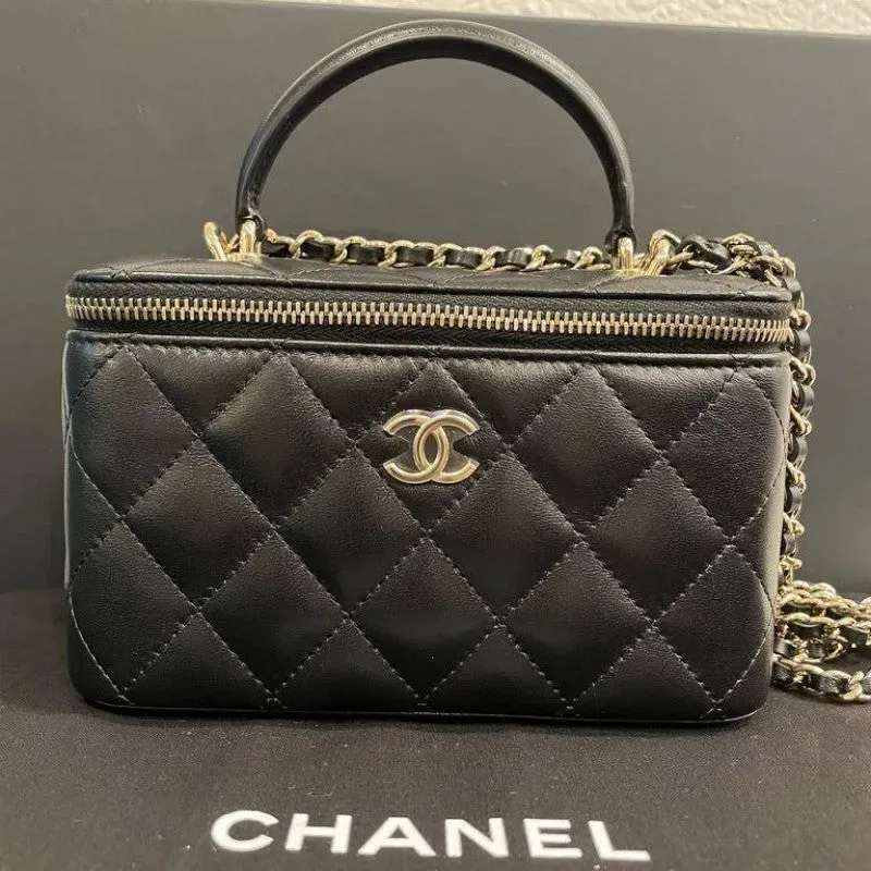 限定30個！売り切れ次第終わり！【CHANEL |公式サイトは正規品】CLASSY雑誌掲載松島花さん愛用★新作バニティーバッグ